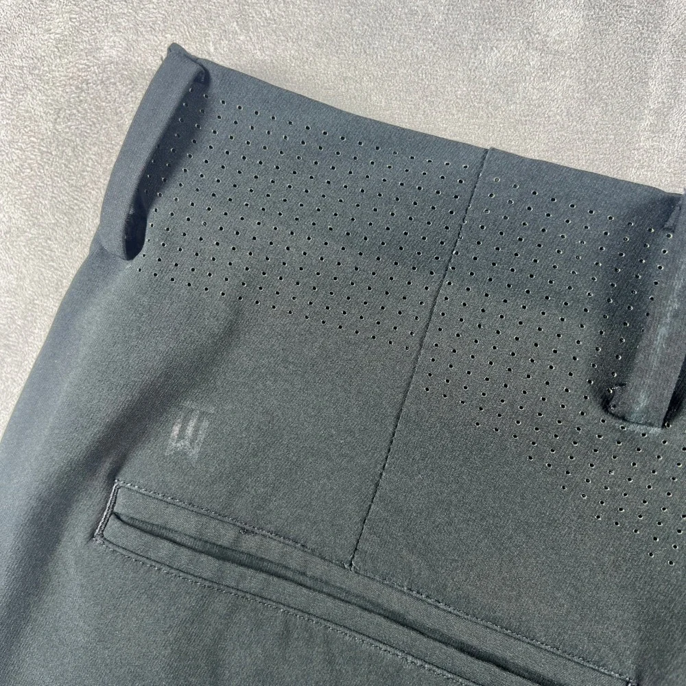Nike Tiger Woods Collection Mens Golf Shorts Black Size 30 Perforated Stretch